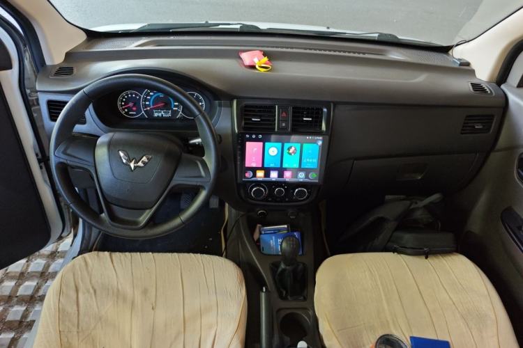 Used Wuling Rongguang V 2016 1.5L Standard Version Center Console
