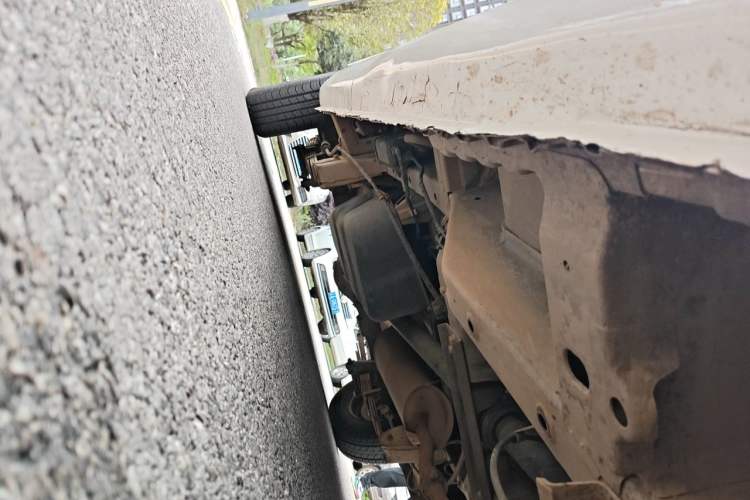 Used Wuling Rongguang V 2016 1.2L Practical Version Chassis Front Right