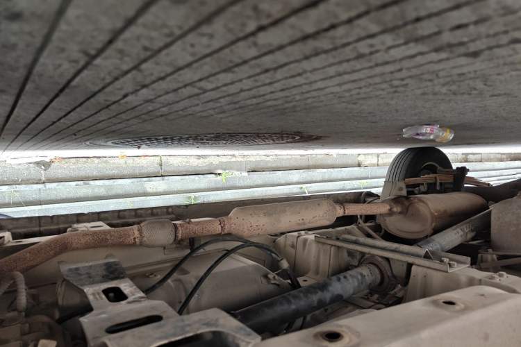 Used Wuling Rongguang V 2016 1.5L Practical Version Non-Power-Assisted Chassis Front Right