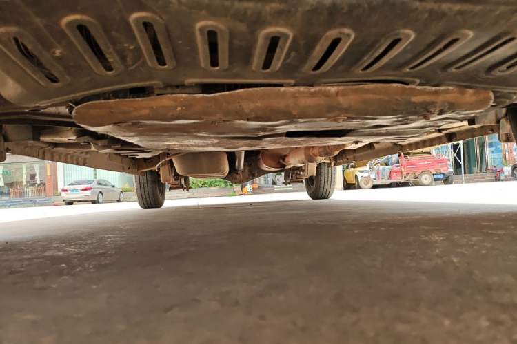 Used Wuling Rongguang V 2016 1.5L Practical Version Non-Power-Assisted Chassis Front