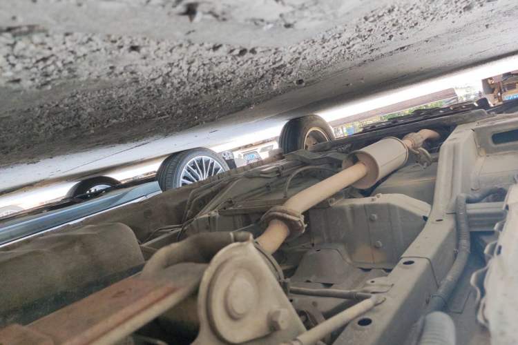 Used Wuling Rongguang V 2016 1.2L Standard Version Chassis Rear Left