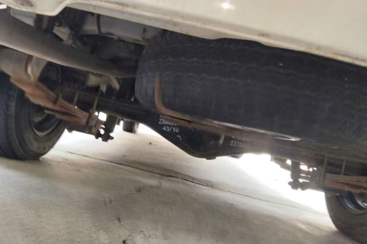 Used Wuling Rongguang V 2016 1.5L Practical Version Non-Power-Assisted Chassis Rear
