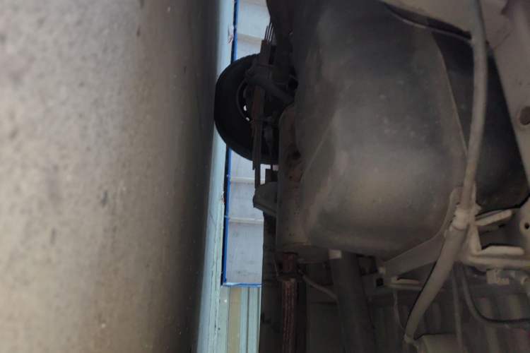 Used Wuling Rongguang V 2016 1.5L Practical Version Non-Power-Assisted Chassis Rear Right