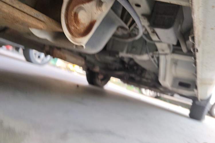 Used Wuling Rongguang V 2016 1.5L Practical Version Non-Power-Assisted Chassis Rear Right