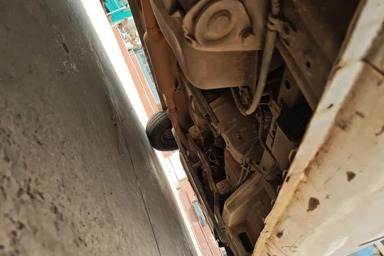 Used Wuling Rongguang V 2016 1.5L Practical Version Non-Power-Assisted Chassis Rear Right
