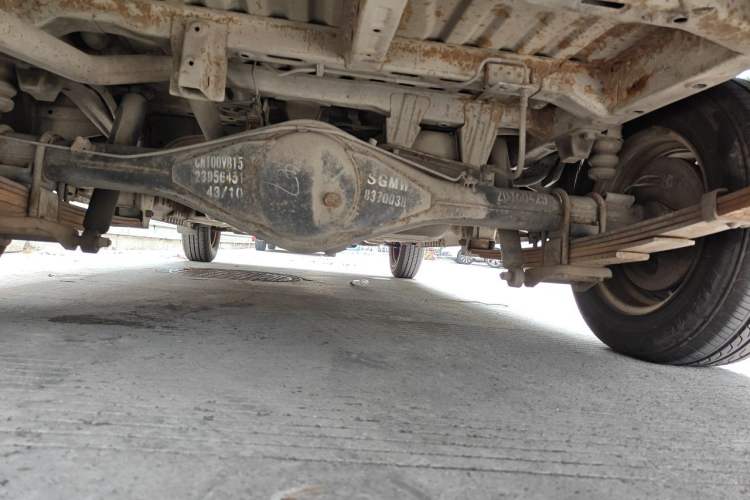 Used Wuling Rongguang V 2016 1.5L Practical Version Non-Power-Assisted Chassis Rear