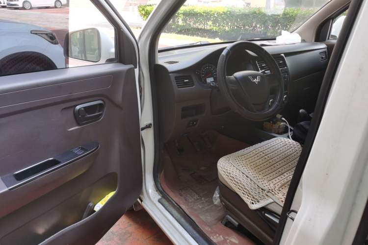 Used Wuling Rongguang V 2016 1.2L Standard Version Driver Seat
