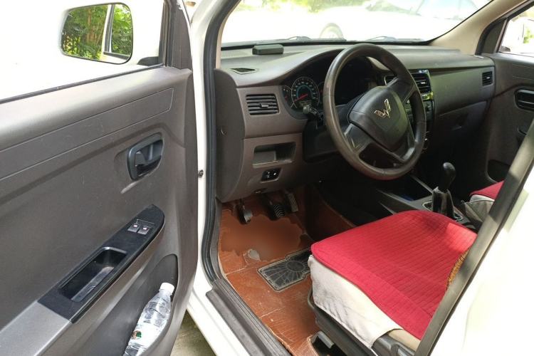Used Wuling Rongguang V 2016 1.5L Standard Version Driver Seat