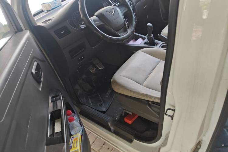 Used Wuling Rongguang V 2016 1.5L Standard Version Driver Seat