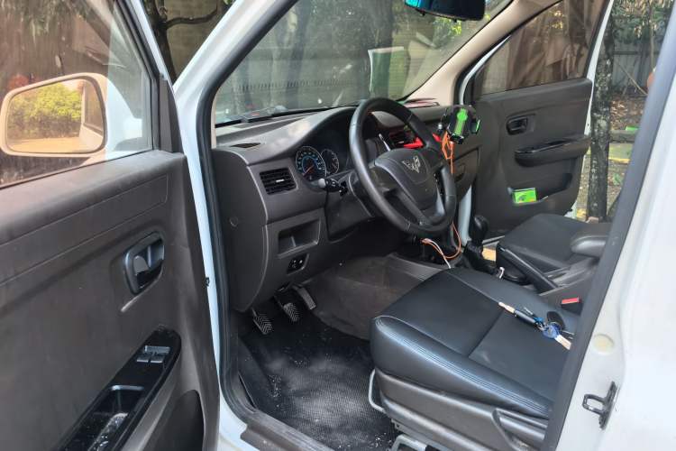 Used Wuling Rongguang V 2016 1.2L Standard Version Driver Seat