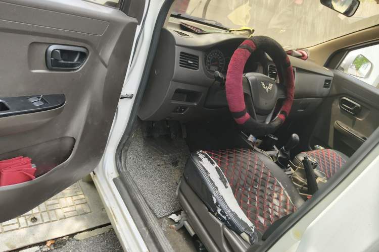 Used Wuling Rongguang V 2016 1.5L Standard Version Driver Seat