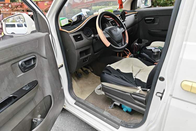 Used Wuling Rongguang V 2016 1.5L Standard Version Driver Seat
