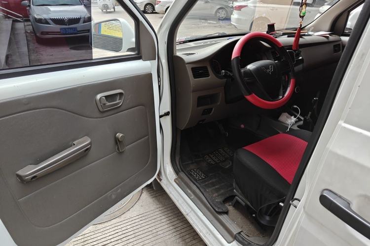 Used Wuling Rongguang V 2016 1.5L Practical Version Non-Power-Assisted Driver Seat