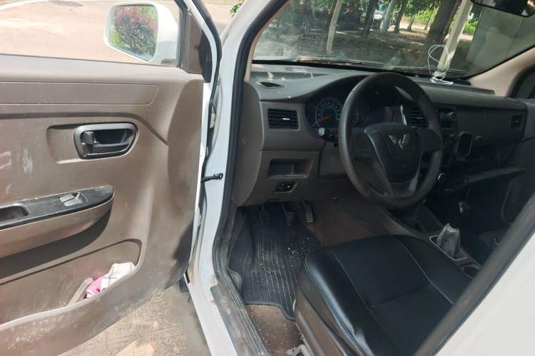 Used Wuling Rongguang V 2016 1.5L Standard Version Driver Seat