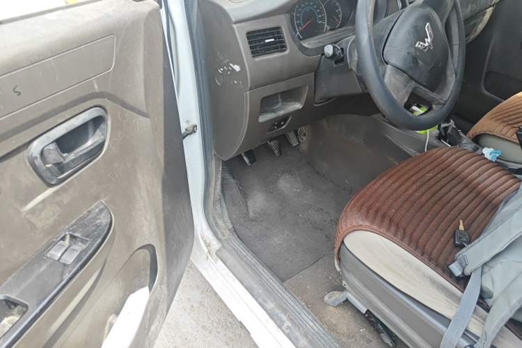 Used Wuling Rongguang V 2016 1.2L Practical Model Non-Power-Assisted Driver Seat