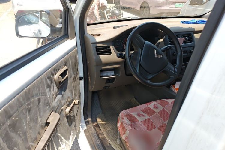 Used Wuling Rongguang V 2016 1.2L Practical Version Driver Seat