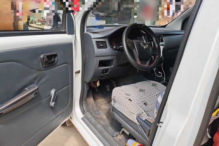 Used Wuling Rongguang V 2016 1.5L Practical Version Non-Power-Assisted Driver Seat