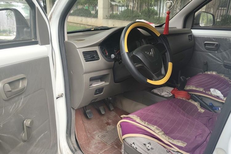 Used Wuling Rongguang V 2016 1.2L Practical Version Driver Seat