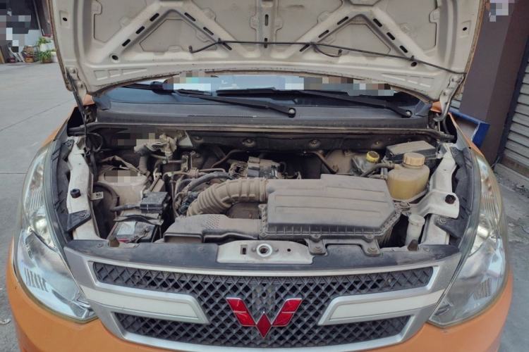 Used Wuling Rongguang V 2016 1.5L Practical Version Non-Power-Assisted Engine Bay