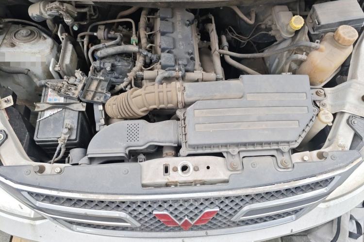 Used Wuling Rongguang V 2016 1.5L Standard Version Engine Bay