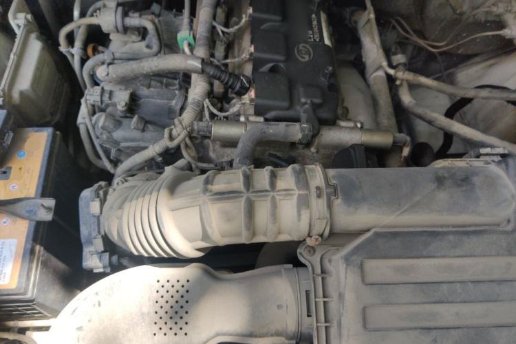 Used Wuling Rongguang V 2016 1.5L Practical Version Engine Bay
