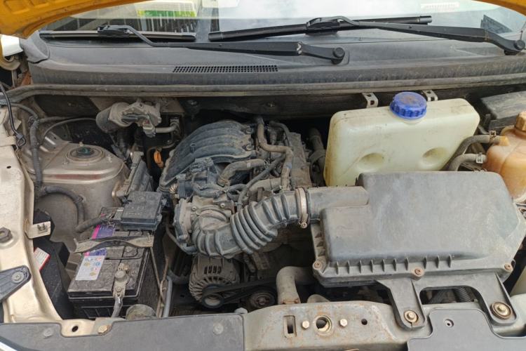 Used Wuling Rongguang V 2016 1.2L Standard Version Engine Bay
