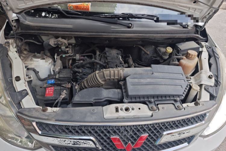 Used Wuling Rongguang V 2016 1.5L Standard Version Engine Bay