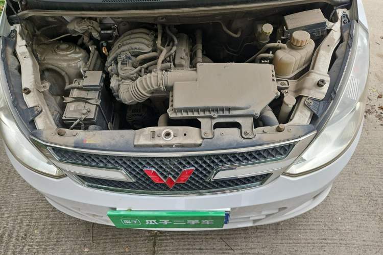 Used Wuling Rongguang V 2016 1.2L Standard Version Engine Bay