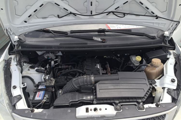 Used Wuling Rongguang V 2016 1.5L Practical Version Non-Power-Assisted Engine Bay