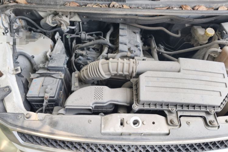 Used Wuling Rongguang V 2016 1.5L Standard Version Engine Bay