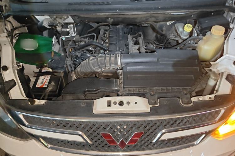 Used Wuling Rongguang V 2016 1.5L Standard Version Engine Bay