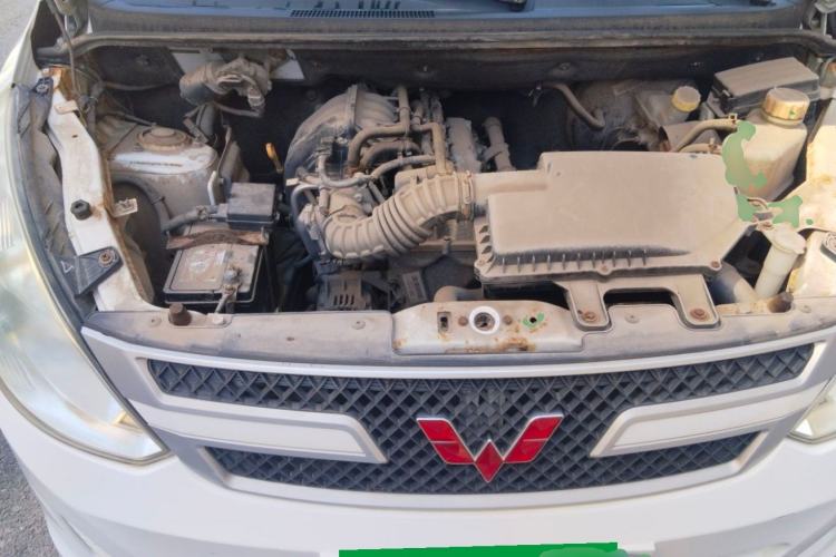 Used Wuling Rongguang V 2016 1.2L Practical Version Engine Bay
