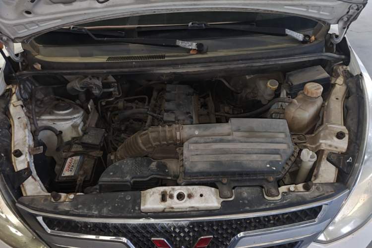 Used Wuling Rongguang V 2016 1.5L Standard Version Engine Bay