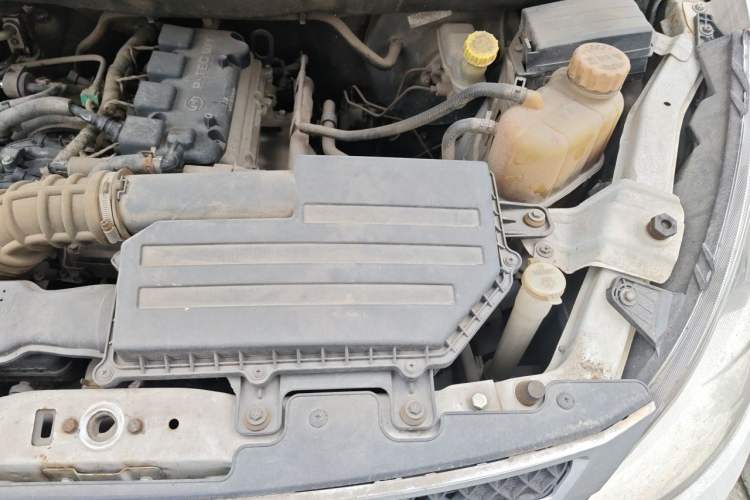 Used Wuling Rongguang V 2016 1.5L Standard Version Engine Bay Left