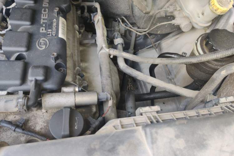 Used Wuling Rongguang V 2016 1.5L Practical Version Engine Bay Left