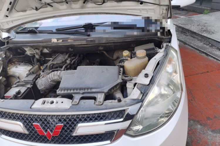 Used Wuling Rongguang V 2016 1.2L Standard Version Engine Bay Left