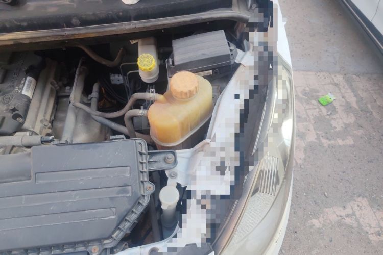 Used Wuling Rongguang V 2016 1.5L Standard Version Engine Bay Left