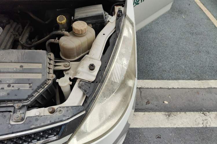 Used Wuling Rongguang V 2016 1.5L Standard Version Engine Bay Left