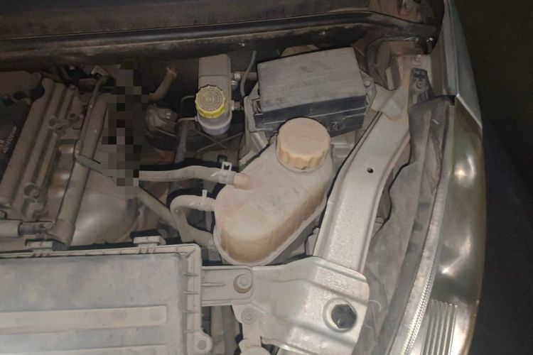 Used Wuling Rongguang V 2016 1.5L Standard Version Engine Bay Left