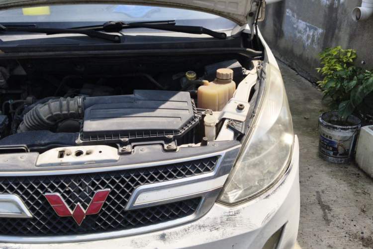Used Wuling Rongguang V 2016 1.5L Standard Version Engine Bay Left