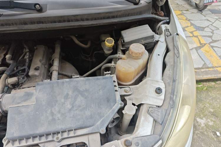 Used Wuling Rongguang V 2016 1.2L Practical Version Engine Bay Left