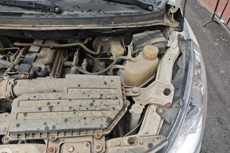 Used Wuling Rongguang V 2016 1.5L Standard Version Engine Bay Left