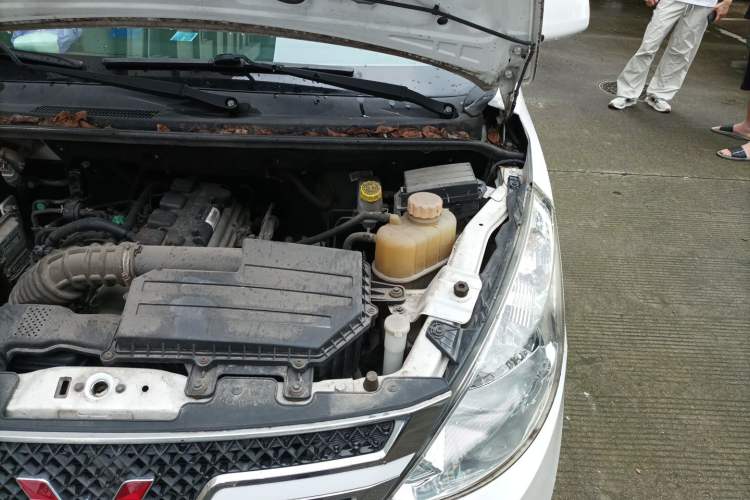 Used Wuling Rongguang V 2016 1.5L Standard Version Engine Bay Left