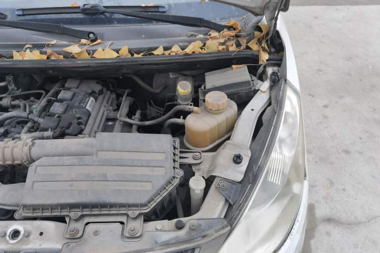 Used Wuling Rongguang V 2016 1.5L Standard Version Engine Bay Left