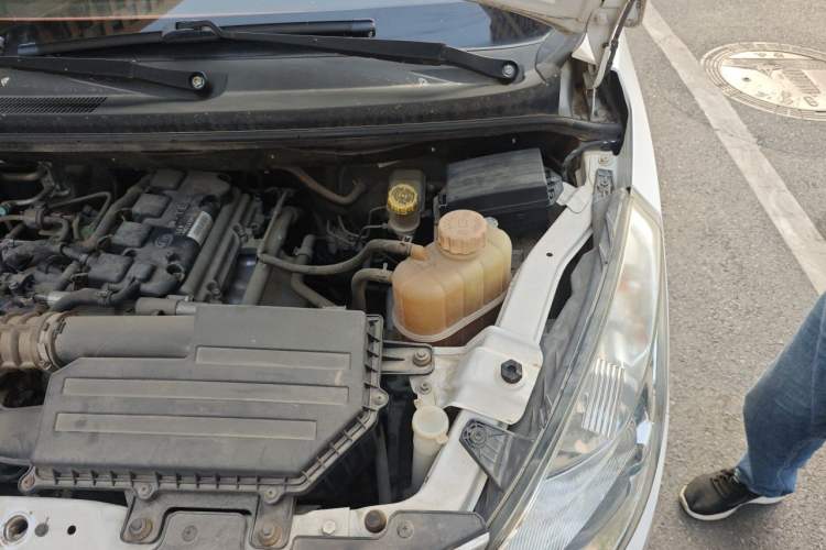 Used Wuling Rongguang V 2016 1.5L Standard Version Engine Bay Left