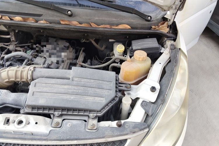 Used Wuling Rongguang V 2016 1.5L Practical Version Non-Power-Assisted Engine Bay Left