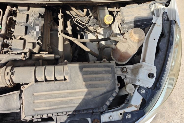 Used Wuling Rongguang V 2016 1.5L Standard Version Engine Bay Left