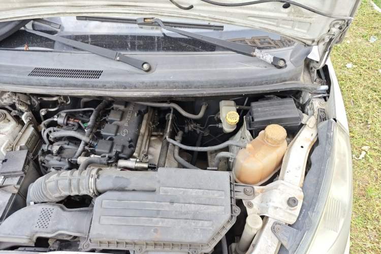Used Wuling Rongguang V 2016 1.5L Standard Version Engine Bay Left