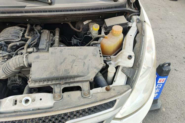 Used Wuling Rongguang V 2016 1.2L Practical Version Engine Bay Left
