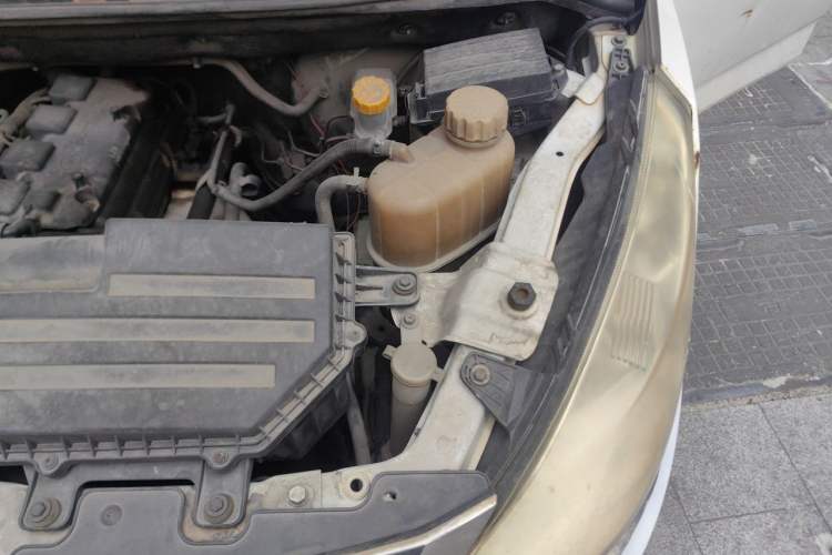 Used Wuling Rongguang V 2016 1.5L Standard Version Engine Bay Left